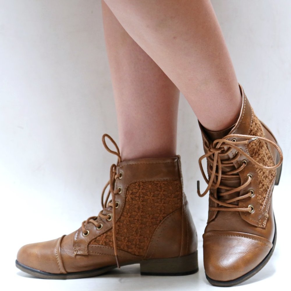 New Tan Lace Up Lace Panel Ankle Boots Booties - Picture 2 of 3